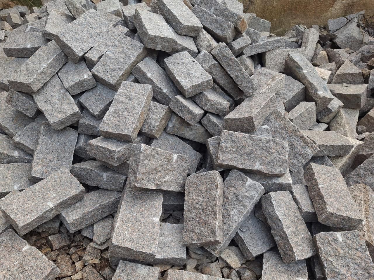 calçamento de pedras folheta